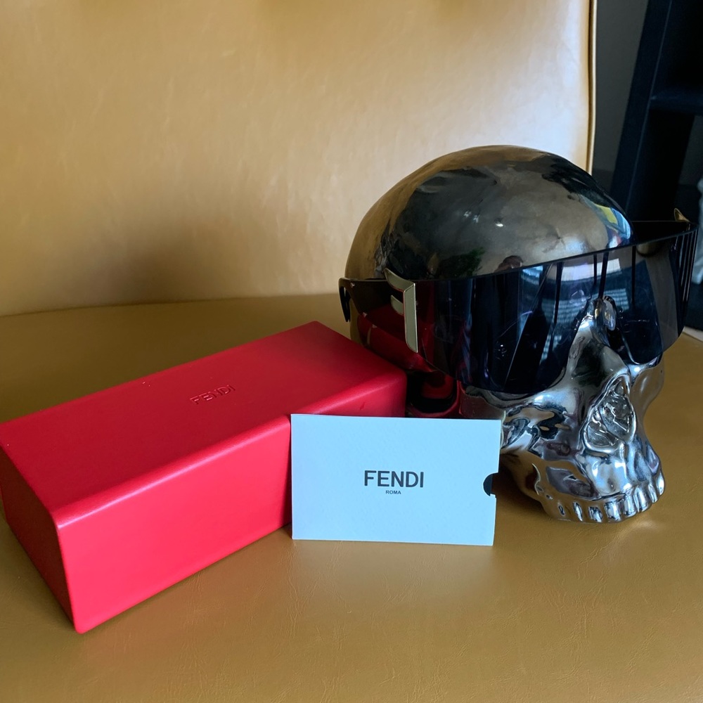 Fendi shields, big metal logo singlases, statement piece - Picture 2 of 3